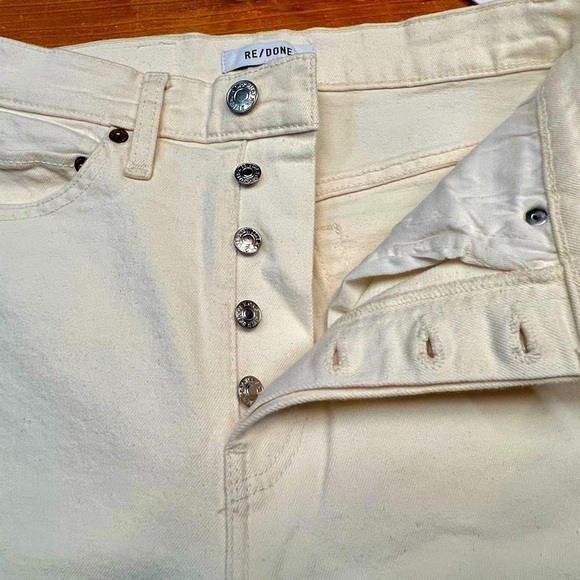 NWT Re/Done 80s Slim Straight Jeans in Vintage White, Button Fly, Size 26. - Picture 6 of 11